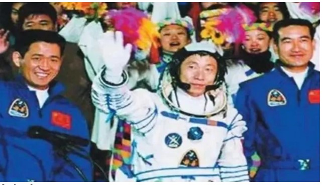 चीनको अन्तरिक्ष यात्रा सिञ्जाओ–५ मा सफलता