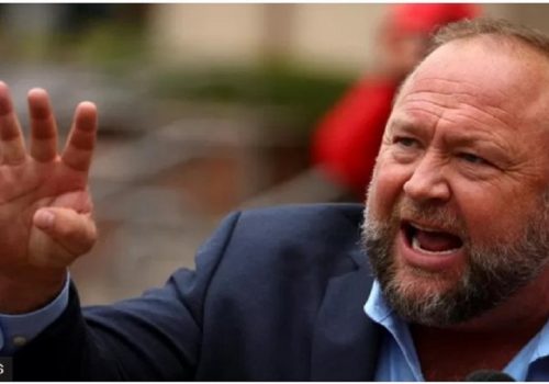 मिथ्या सूचना फैलाएको अभियोगमा रेडियो प्रस्तोतालाई करिब १ अर्ब अमेरिकी डलर जरिवाना