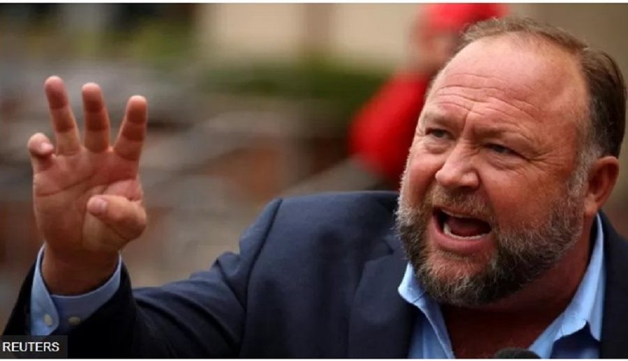 मिथ्या सूचना फैलाएको अभियोगमा रेडियो प्रस्तोतालाई करिब १ अर्ब अमेरिकी डलर जरिवाना