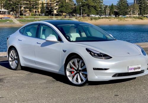 अमेरिकी टेस्ला विद्युतिय कारको डिजाइन चोरेको आरोप चिनियाँ कम्पनीलाई