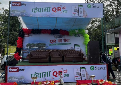 पोखरा फेवातालमा फोनपे क्यूआरमार्फत भुक्तानी गर्नेको संख्या बढ्दो