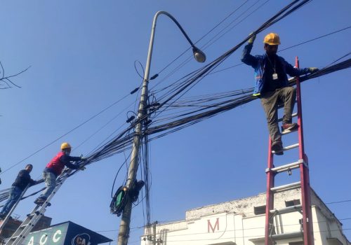 विद्युत प्राधिकरणले भन्यो- ‘७ स्थानका इन्टरनेट केबल, अप्टिकल फाइबर हटाउ, आफ्नो व्यवस्था आफैं गर’