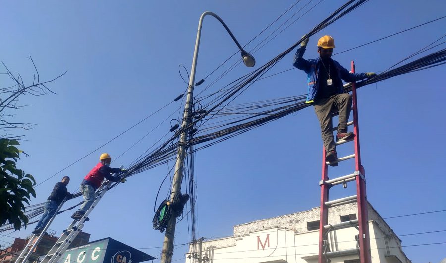 विद्युत प्राधिकरणले भन्यो- ‘७ स्थानका इन्टरनेट केबल, अप्टिकल फाइबर हटाउ, आफ्नो व्यवस्था आफैं गर’