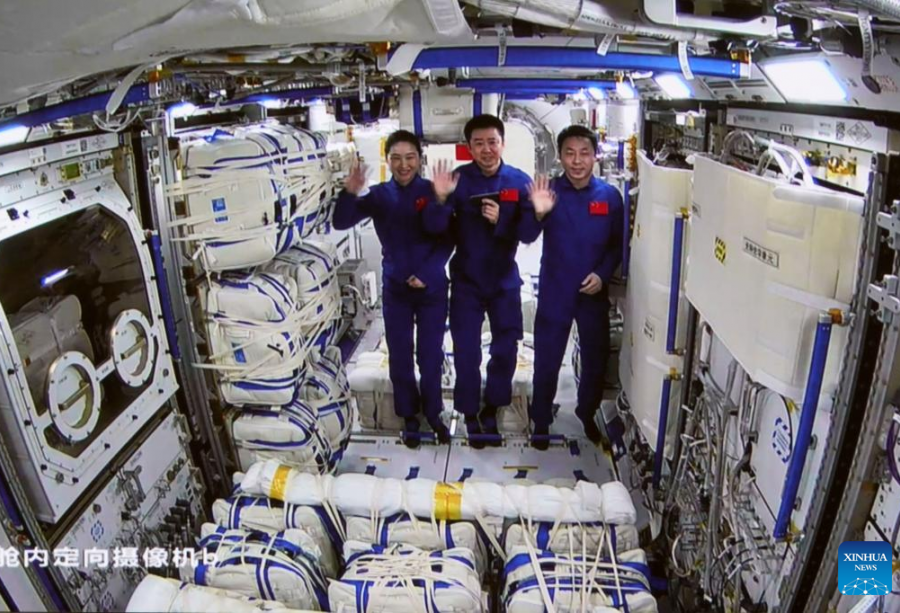 चिनियाँ अन्तरिक्ष यात्रीहरू मेङतियान ल्याब मोड्युलमा प्रवेश गर्न सफल