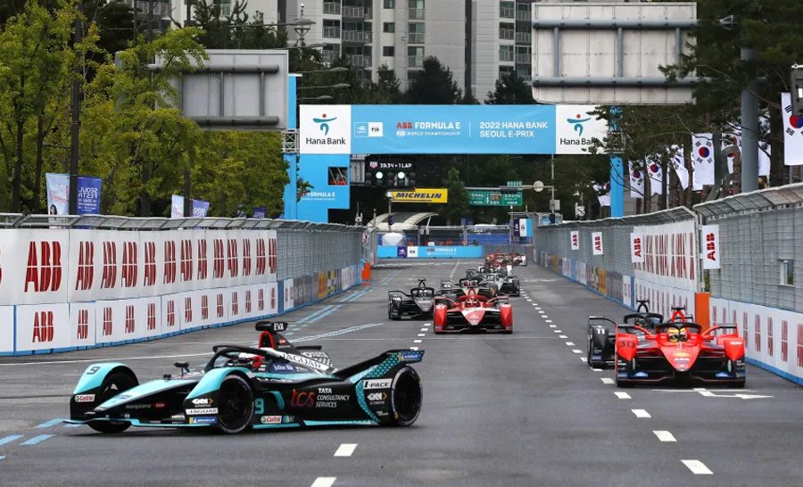 ‘फर्मुला ई’ ले अर्को सिजन केही रेसमा ३० सेकेन्डको फास्ट चार्जिङ स्टप परीक्षण गर्ने