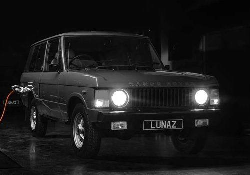 क्लासिक रेन्ज रोभर्सलाई इलेक्ट्रिक गाडीमा परिवर्तन गर्दै लुनाज डिजाइन