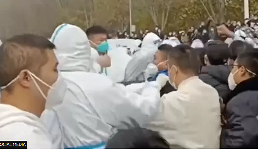 चीनको आईफोन फ्याक्ट्रीका कामदारहरु आन्दोलनमा