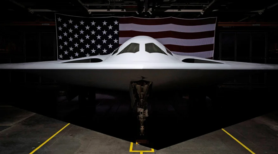 अत्याधुनिक स्टिल्थ टेक्नोलोजी भएको बी-२१ राइडर अमेरिकी बमवर्षक विमान अनावरण