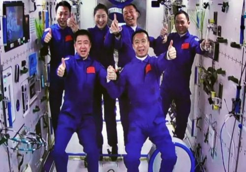 दुईओटा मिसनमा रहेका चीनका ६ अन्तरिक्ष यात्री पहिलो पटक अन्तरिक्षमा