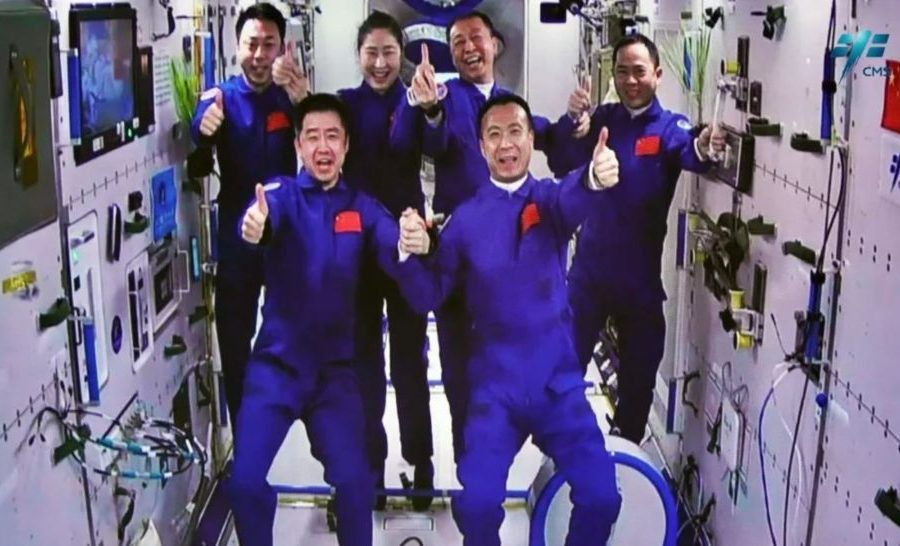 दुईओटा मिसनमा रहेका चीनका ६ अन्तरिक्ष यात्री पहिलो पटक अन्तरिक्षमा