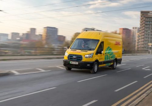 डिएचएलले अर्डर गर्यो २ हजार फोर्ड ई-ट्रान्जिट इलेक्ट्रिक डेलिभरी भ्यान