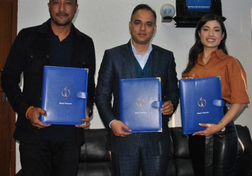 नेपाल टेलिकमको ब्रान्ड एम्बेसडरमा क्रिकेट खेलाडी पारस खड्का तथा मिस नेपाल वर्ल्ड प्रियंका रानी जोशी नियुक्त