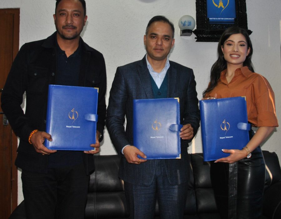 नेपाल टेलिकमको ब्रान्ड एम्बेसडरमा क्रिकेट खेलाडी पारस खड्का तथा मिस नेपाल वर्ल्ड प्रियंका रानी जोशी नियुक्त