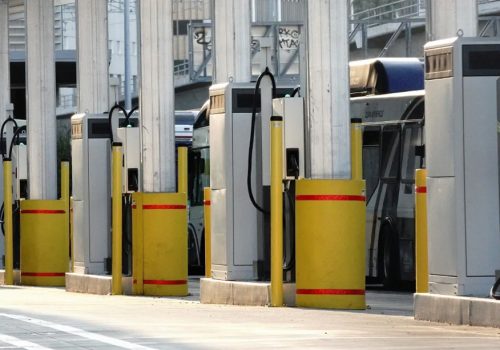 क्यालिफोर्नियाले ९० हजार इभी चार्जरहरू निर्माण गर्न २.६ अर्ब डलर लगानी गर्ने