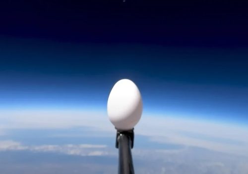 जब नासाका पूर्व वैज्ञानिकले अन्तरिक्षबाट अण्डा खसाले, के भयो नतिजा हेर्नुहोस्