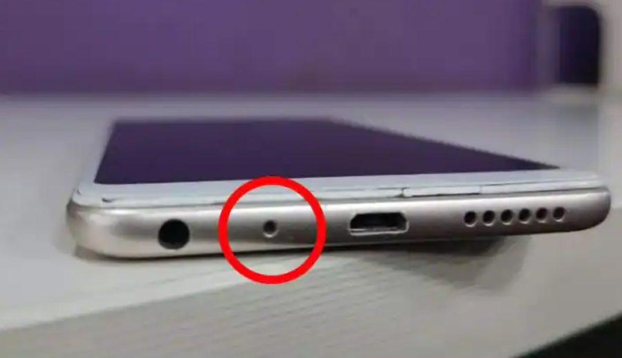 हरेक स्मार्टफोनमा हुने यो प्वालको काम के हो जान्नुहोस्