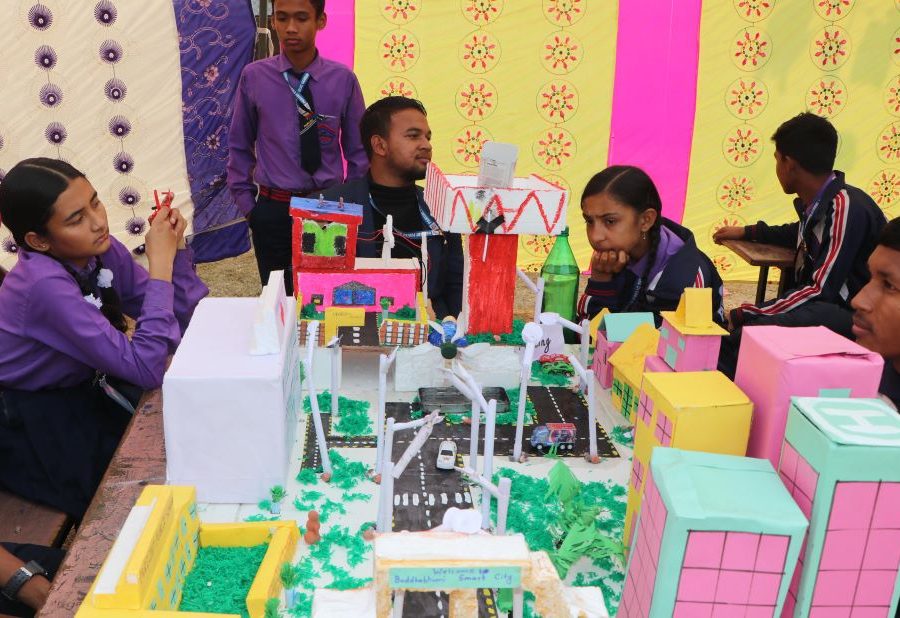 विद्यार्थीले निर्माण गरेका विज्ञान प्रविधिका सामग्री प्रदर्शन