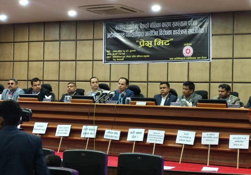 अटो व्यवसायीको प्रश्न- गाडी भन्दा धेरै आयात हुने मोबाइल क्षेत्रको किन कम राजस्व ?