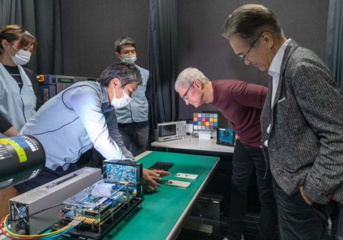 आईफोनले सोनीको क्यामरा सेन्सर प्रयोग गर्ने गरेको सिईओ टिम कुकको खुलासा