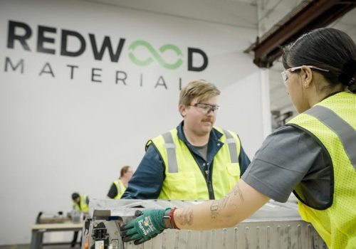 अमेरिकाले ईभी सामग्री प्लान्टका लागि रेडवुड मटेरियल्सलाई २ अर्ब डलर ऋण दिने
