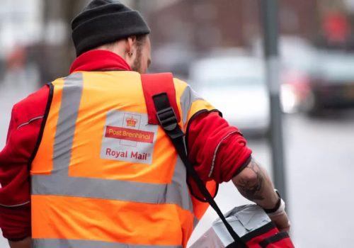 बेलायतमा रोयल मेलको पोस्ट-क्रिसमस अनलाइन ठप्प हुँदा सेवा प्रभावित