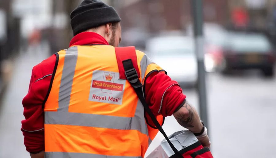 बेलायतमा रोयल मेलको पोस्ट-क्रिसमस अनलाइन ठप्प हुँदा सेवा प्रभावित