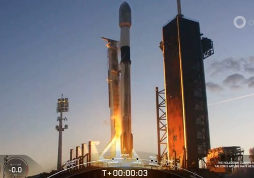 स्पेसएक्समार्फत वनवेबको लागि पहिलो खेपको ४० स्याटेलाइट प्रक्षेपण