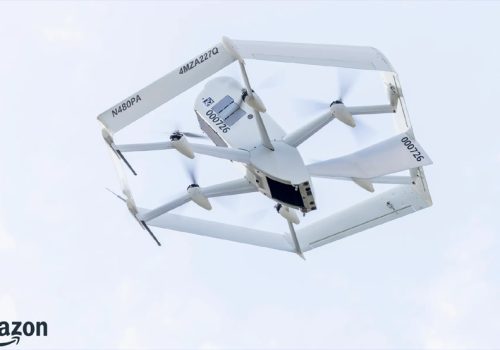 टेक्सासमा डेलिभरी ड्रोनले इन्टरनेट केबल काटेपछि अमेजनले नियामकको अनुसन्धानमा