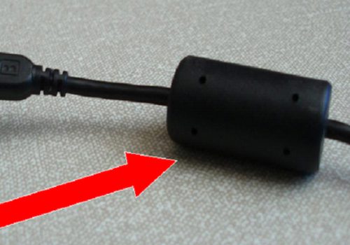 ल्यापटपको चार्जरमा कालो सिलिन्डर किन हुन्छ? थाहा पाउनुहोस् यो कति उपयोगी छ