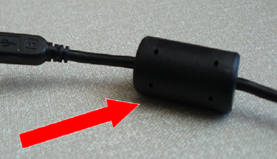 ल्यापटपको चार्जरमा कालो सिलिन्डर किन हुन्छ? थाहा पाउनुहोस् यो कति उपयोगी छ