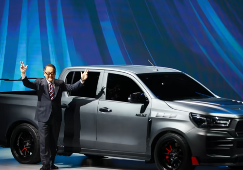 टोयोटा हाइलक्स इलेक्ट्रिक सार्वजनिक