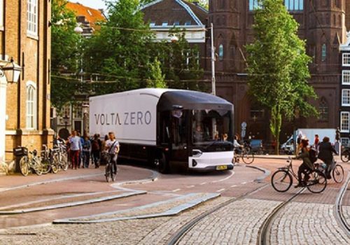 स्वीडेनको सडकमा देखियो ड्राइभररहित ट्रक