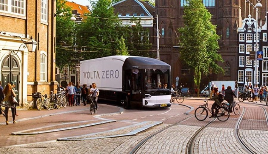 स्वीडेनको सडकमा देखियो ड्राइभररहित ट्रक