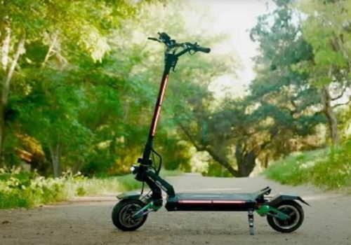 डुअल इलेक्ट्रिक मोटर सहितको २,६०० वाटको स्प्लाच टाइटन ई-स्कूटर सार्वजनिक