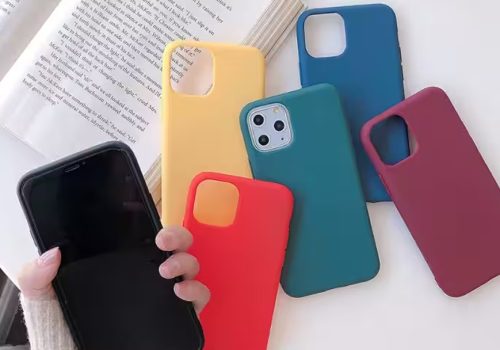 के तपाइँ रंगीन वा डिजाइनदार मोबाइल कभर प्रयोग गर्नुहुन्छ? यी बेफाइदाहरू पढ्नुहोस्