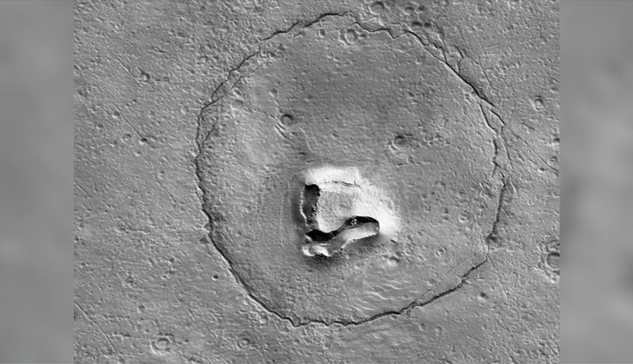 नासाको अर्बिटरले मंगल ग्रहमा खिच्यो भालुको अनुहार जस्तो तस्विर