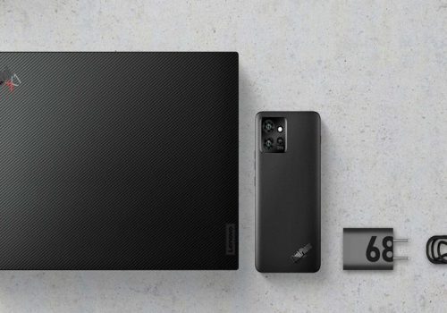 लेनोभोको ल्यापटपबाट प्रेरित भएको मोटोरोला थिंकफोन सार्वजनिक