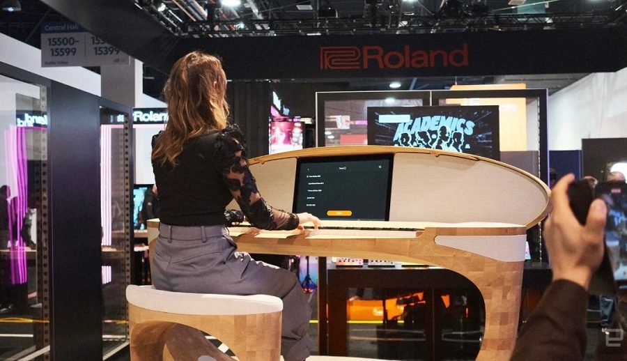 रोल्याण्डको कन्सेप्ट इलेक्ट्रोनिक पियानो सीईएस २०२३ मा प्रदर्शन