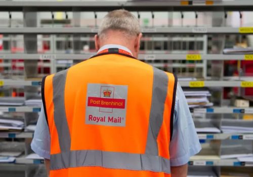 बेलायतको रोयल मेल रुस-सम्बन्धित र्यान्समवेयर आक्रमणद्वारा प्रभावित