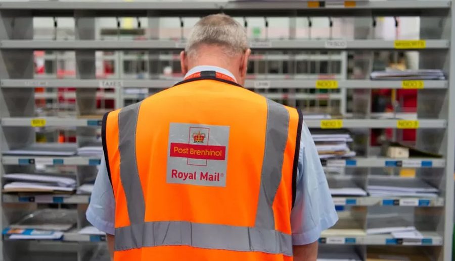 बेलायतको रोयल मेल रुस-सम्बन्धित र्यान्समवेयर आक्रमणद्वारा प्रभावित