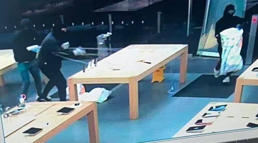 अमेरिकामा एप्पल स्टोरबाट एक लाख डलर बराबरको सामान चोरी, ट्रयाकिङ्ग फिचरमार्फत केहि बरामद