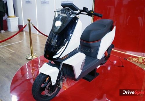 ३६० डिग्री क्यामरा भएको इलेक्ट्रिक स्कुटर, डिस्प्लेबाट चारै दिशा हेर्न सकिने