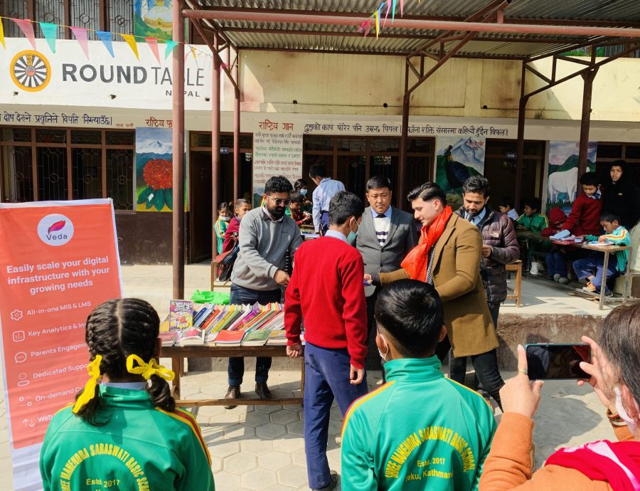 सफ्टवेयर कम्पनी वेदद्वारा महेन्द्र सरस्वती आधारभूत विद्यालयमा पुस्तक दान