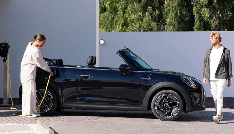 बेलायती इलेक्ट्रिक मिनी कन्भर्टिबल कारको घोषणा, सिंगल चार्जमा १९८ किलोमिटर चल्ने