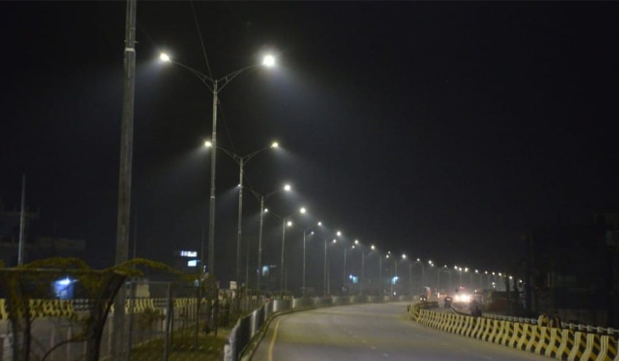 धनगढीको ६ लेन सडकमा ‘स्मार्ट’ बत्तीको झिलिमिलि