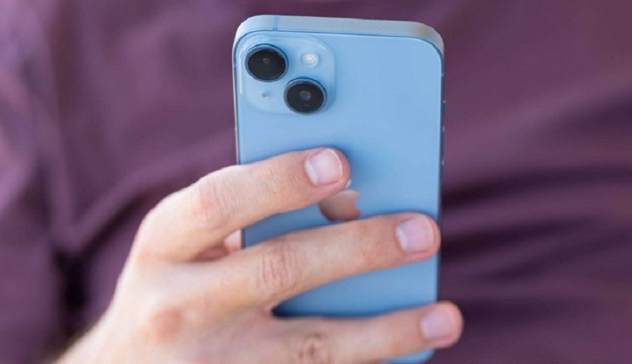 एप्पलको आईफोनमा सन् २०२७ सम्ममा रिप्लेसेबल ब्याट्री समावेश हुने