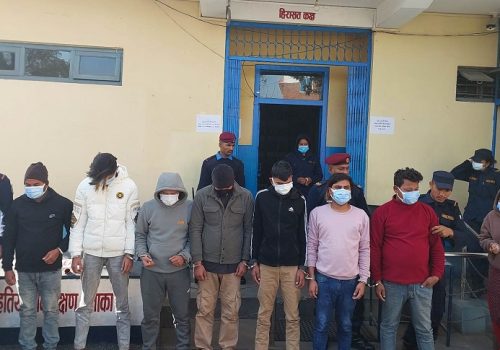 ‘नेपाली केटी’ नामक एप मार्फत बैंक एकाउन्ट ह्याक गर्ने आठ जना पक्राउ