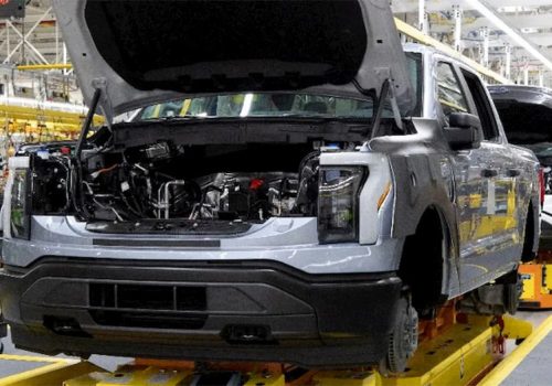 फोर्डले ब्याट्री समस्याहरूको कारण १८ ओटा एफ-१५० लाइटनिङ रिकल गर्दै