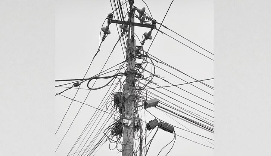 अव्यवस्थित इन्टरनेट तथा केबलका तारले आगलागीको उच्च जोखिम