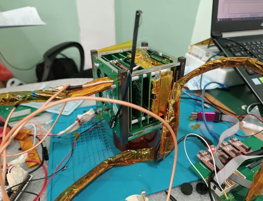 भूउपग्रह बनाउँदै सामुदायिक विद्यालयका विद्यार्थीहरु